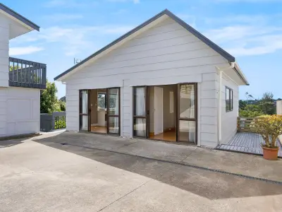 34 Capilano Place, Glenfield, Auckland, New Zealand 0627