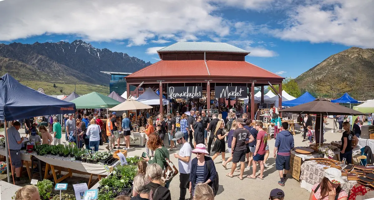 Queenstown Market — chợ thủ công ren lạc trên bờ hồ Wakatipu tuyệt đẹp